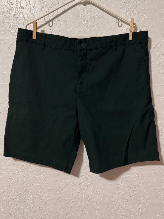 OUTLIER NEW WAY SHORTS. HUNTER GREEN. SIZE 38 - Picture 1 of 5